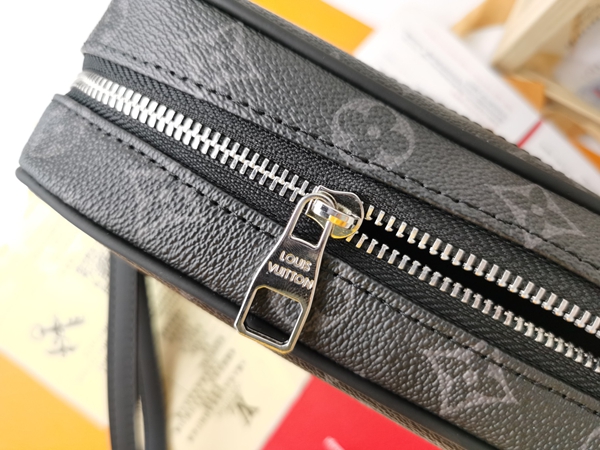 LVコピーウォレット着用イメージ